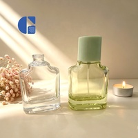 Flacon de parfum en verre vert clair minimaliste de luxe 30 ml, petit contenant rectangulaire vide pour parfum avec bouchon de couleur unie
