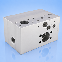 Bloc de collecteur hydraulique en acier sur mesure, usiné avec précision par CNC, pour systèmes de contrôle hydraulique