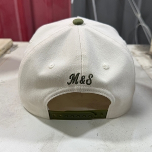 Casquettes de baseball en coton à 5 panneaux Vicky Wedding Hats avec logo inversé, broderie 3D en relief personnalisée, pour adultes, bicolores beige et noir, à fermeture snapback - Product Image 6