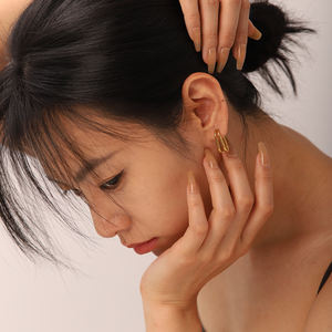 Çift katmanlı çizgi 18K altın kaplama paslanmaz çelik takı geometrik hediye Charm CC şekilli küpe - Product Image 3