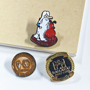 Pin de solapa de metal personalizado con diseño de esmalte, chapado en oro, con purpurina, de anime, suave o rígido, para coser, sin pedido mínimo - Product Image 3