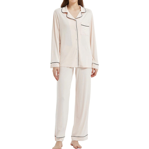 Conjunto de dormir Modal MinimalCore para mujer: Top de manga larga y pantalones ajustados, tono neutro, ropa de estar esencial tipo cápsula - Product Image 1