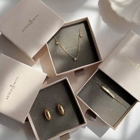 Boîte à bijoux en carton rose de luxe avec logo imprimé Van Cleef & Arpels, pour bracelet, collier, boucles d'oreilles, emballage cadeau