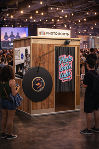Cabina de Fotos con Diseño de Música Vintage en Vinilo para Festivales de Música y Eventos - Product Image 2