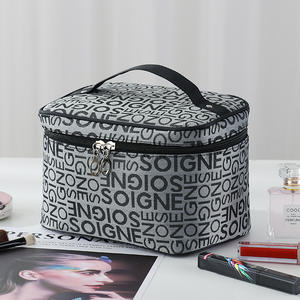 Sac à cosmétiques de voyage coréen classique, boîte de rangement de soins de la peau, organisateur de <span class=keywords><strong>maquillage</strong></span> mignon filles lettre imprimée boîte de <span class=keywords><strong>maquillage</strong></span> portable - Product Image 2