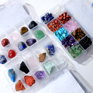 Vente en gros Cristal de guérison naturel Améthyste Pierre brute Gravier Chips Pierre dégringolée Set Boîte pour Cadeau - Product Image 1