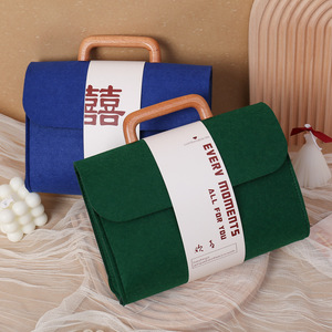 <span class=keywords><strong>Borsa</strong></span> <span class=keywords><strong>in</strong></span> <span class=keywords><strong>feltro</strong></span> con manico <span class=keywords><strong>in</strong></span> legno produttore azienda aziendale confezione regalo aziendale <span class=keywords><strong>borsa</strong></span> da damigella d'onore <span class=keywords><strong>borsa</strong></span> da sposa - Product Image 2