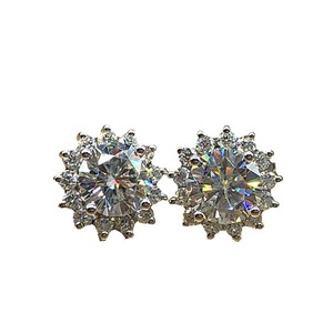 Orecchini a Perno con Fiocco di Neve Floreale e Micro Pavé di Zirconi per Donne, Gioielli Eleganti e alla Moda - Product Image 1