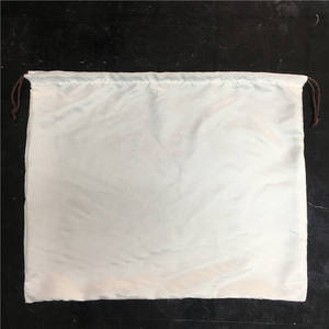 Роскошный большой многоразовый дорожный мешок-пыльник из гладкого атласа на шнурке для хранения белья и одежды - Product Image 3