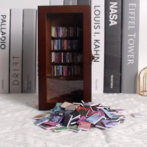 Mini Libreria per <span class=keywords><strong>Casa</strong></span> delle Bambole con Armadietto, Espositore in Legno per Libri in Miniatura, Libri in Miniatura Inclusi, Accessorio Decorativo per <span class=keywords><strong>Casa</strong></span> delle Bambole - Product Image 2