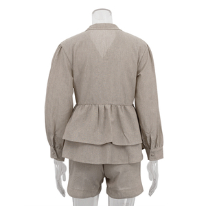 2025 <span class=keywords><strong>vestiti</strong></span> <span class=keywords><strong>estivi</strong></span> in <span class=keywords><strong>cotone</strong></span> kaki a maniche lunghe con volant Top e pantaloncini da donna in due pezzi - Product Image 5