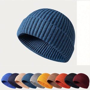 Bonnet tricoté unisexe en acrylique 100 % avec bord retroussé et broderie 3D, idéal pour la plage et les affaires - Product Image 1
