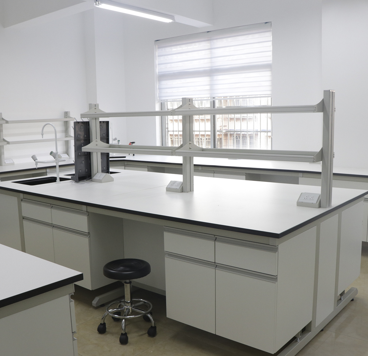 Antirust Practical Science Lab Tables , Chemical Resistant Biology Lab Furniture