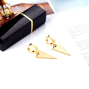 Pendientes de Aro Colgantes con Colgante de Triángulo Invertido de Acero Inoxidable Chapado en Oro de 18K, Joyería Creativa de Moda al por Mayor para Mujer - Product Image 3