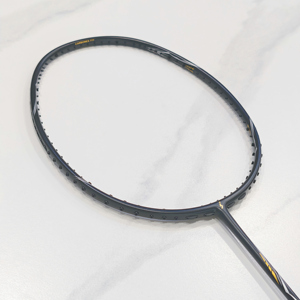 Raquette de <span class=keywords><strong>badminton</strong></span> Dmantis D19 4U entièrement en carbone avec poignée en PU souple, cadre ondulé 80-84g, tension élevée 26-28lbs, ultra légère en graphite - Product Image 2