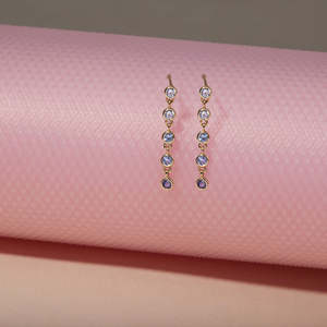 Pendientes Colgantes Delicados Minimalistas de Plata de Ley 925 con Baño de Oro Vermeil y Circonitas de Colores para Mujer, con Múltiples Perforaciones - Product Image 5