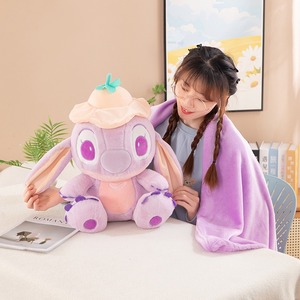 Großhandel Cartoon Stitch Puppe Spielzeug Schlafkissen Reisedecke 2-in-1 Auto-Klimaanlage Decke Nickerchen-Decken Geschenke für Kinder - Product Image 3