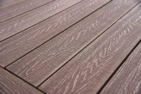 Plancher composite WPC gaufré ignifuge pour extérieur, revêtement de sol en bois-plastique antidérapant pour projets de jardin