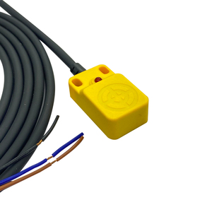 เซ็นเซอร์ตรวจจับระยะใกล้แบบเหนี่ยวนำคุณภาพสูง รูปทรงสี่เหลี่ยม ใช้ไฟ DC 12~24V แบบสามสาย ระยะตรวจจับ 5 มม. พร้อมการป้องกันระดับ IP 67 - Product Image 3
