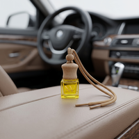 Flacon diffuseur de parfum de voiture suspendu carré coloré de 8 ml en verre rechargeable avec bouchon à vis en bois pour huiles essentielles