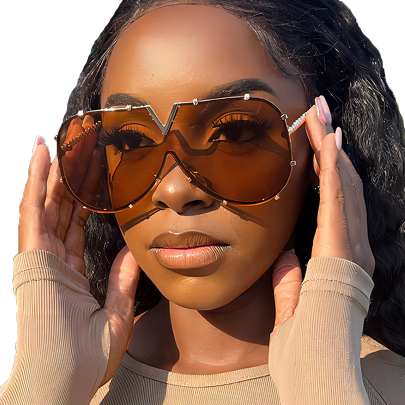 Elegant Oversized V-Frame Designer Sunglasses with Cloth Case and Screwdriver STORY KDD9106 Luxury V-Shaped Oversized Sun Glasses main image 2