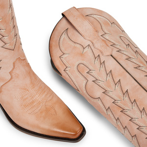 Botas Altas hasta la Rodilla con Punta en Pico para Mujer, Estilo Retro Vaquero, Botas Bordadas Occidentales con Tacón Bajo, Venta al Por Mayor de Fábrica WETKISS - Product Image 4