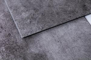 Suelo <span class=keywords><strong>de</strong></span> <span class=keywords><strong>vinilo</strong></span> SPC antideslizante, resistente al desgaste, tablón <span class=keywords><strong>de</strong></span> PVC flotante barato con piedra <span class=keywords><strong>de</strong></span> <span class=keywords><strong>pizarra</strong></span> y textura <span class=keywords><strong>de</strong></span> grano para apartamentos - Product Image 4