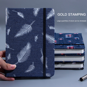 Venta al por mayor de fábrica creativa correa elástica dorada con plumas B6 Zhejiang cuaderno libro de ejercicios para estudiantes - Product Image 6