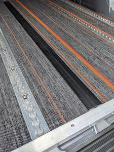 แผ่นปิดราง L-Track แบบ EPDM ครอบคลุมเต็มรูปแบบ ขนาด 48 นิ้ว แบบกดติด ป้องกันฝุ่น กันลื่น สำหรับรถบ้าน รถบรรทุก โรงยิม ไม่ต้องใช้เครื่องมือ - Product Image 6