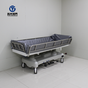 Lit de <span class=keywords><strong>douche</strong></span> médical <span class=keywords><strong>hydraulique</strong></span>, <span class=keywords><strong>chariot</strong></span> de bain pour patients d'hôpital avec barrières de sécurité complètes - Product Image 4