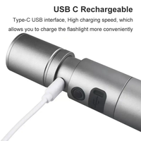 Lampe torche LED tactique 20W rechargeable USB-C avec zoom, mousqueton et ouvre-bouteille pour le camping