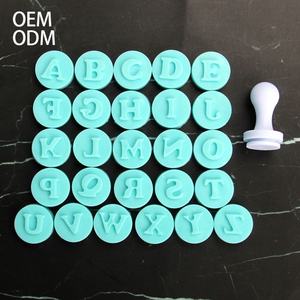 Moldes para Galletas con el Alfabeto Inglés, 26 Piezas, Juego de Sellos de Letras Mayúsculas <span class=keywords><strong>y</strong></span> Minúsculas, Sellos de Relieve 3D, Cortadores de Pastel de Fondant, Herramientas para Hornear Arcilla - Product Image 1