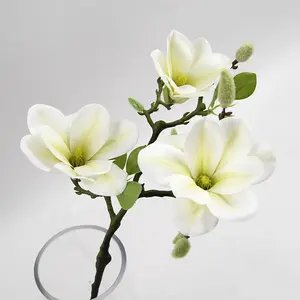 Sentuhan asli tiga-berkepala magnolia dekorasi rumah bunga magnolia buatan