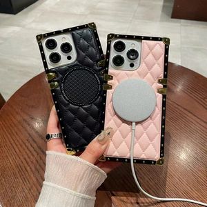 Vente en gros <span class=keywords><strong>de</strong></span> design haut <span class=keywords><strong>de</strong></span> gamme <span class=keywords><strong>de</strong></span> luxe pour étui <span class=keywords><strong>de</strong></span> téléphone magnétique en cuir PU avec treillis <span class=keywords><strong>de</strong></span> diamant pour iPhone couverture <span class=keywords><strong>de</strong></span> téléphone portable - Product Image 3