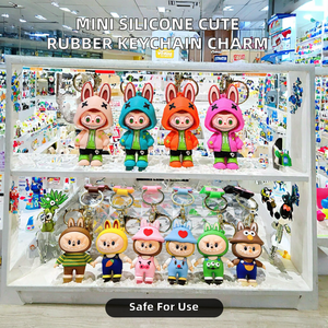 Porte-clés mini en silicone tendance, mignon, 3D, dessin animé, durable, écologique, non toxique, multifonction, Noël, fabriqué au Vietnam - Product Image 1