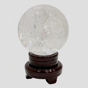 Grande Sfera di Cristallo di Quarzo Naturale Trasparente da 120mm con Inclusioni Arcobaleno, Pietra Curativa per Feng Shui e Arredamento Casa, 2kg - Product Image 1