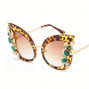Gafas de Sol de Moda 2021, Gafas de Sol de Diamantes Extra Grandes de Lujo para Mujer, Gafas de Sol de Ojo de Gato con Montura Metálica Grande - Product Image 4