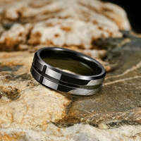 Anneau en carbure de tungstène noir poli de 8 mm à rainure croisée, anneau de mariage pour homme, anneaux de mode, bijoux, anneau pour homme, vente en gros