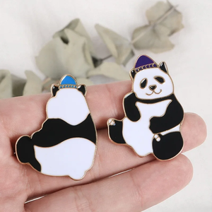 Broches de metal personalizados con diseño de panda, elegantes, al por mayor, de esmalte duro y suave, para ropa - Product Image 2
