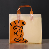 Sac d'emballage en plastique PE avec poignée souple et logo personnalisé imprimé