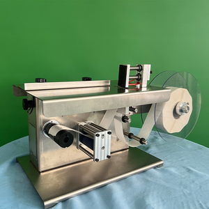 Machine d'étiquetage semi-automatique pour boîtes, machine d'étiquetage d'angle haute précision pour cartons à 90 degrés, codes QR et boîtes cosmétiques - Product Image 2