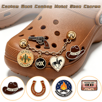 Breloque de chaussure en métal style Western Cowboy, personnalisée en émail, pour chapeau, revolver, botte, décoration culturelle du ranch, souvenir en alliage, vente directe d'usine en gros