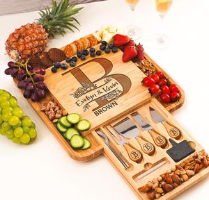 Ensemble <span class=keywords><strong>de</strong></span> cadeaux personnalisés : Planche à charcuterie en bambou et grande planche <span class=keywords><strong>de</strong></span> service à <span class=keywords><strong>fromage</strong></span>, idéal <span class=keywords><strong>pour</strong></span> les cadeaux <span class=keywords><strong>de</strong></span> déménagement et <span class=keywords><strong>de</strong></span> <span class=keywords><strong>Noël</strong></span> - Product Image 1