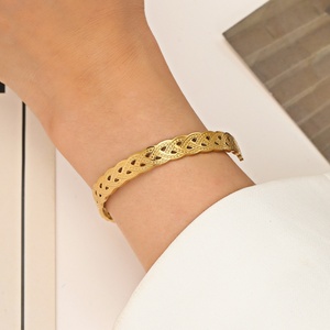 Wholesale Zeadear PH-0079 <b>Fashion</b> 304/316L Stainless Steel 14k Gold Plated <b>Cuff</b> <b>Bracelets</b> Zircon Women's Letter Design - Product Image 5