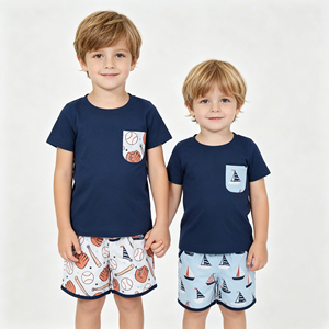 เสื้อผ้าเด็กผู้ชายสำหรับขายส่ง พร้อมส่ง เสื้อยืดแขนสั้นผ้าฝ้ายมีกระเป๋า กางเกงขาสั้น ชุดสำหรับฤดูร้อน - Product Image 1