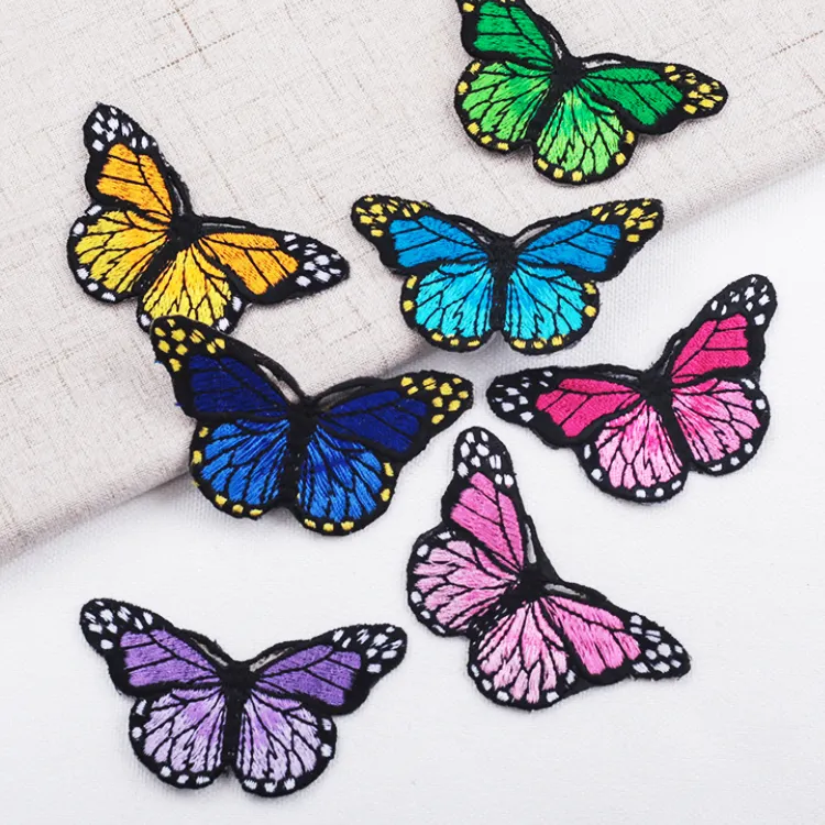 atacado de remendos bordados em ferro em remendos de borboletas coloridas personalizados
