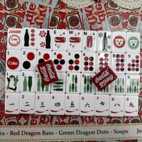 Jeu de Mahjong Américain Thème Cola Vintage en Acrylique avec Pions Design Bouchon de Bouteille Ours Polaire – Cadeau Idéal pour Soirée Jeu
