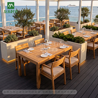 Ensemble de table et chaises de restaurant en teck moderne pour l'extérieur, avec coussins durables, imperméables et résistants à l'humidité, pour villa, hôtel, complexe hôtelier
