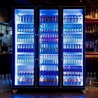 Réfrigérateur vertical commercial à trois portes pour boissons, contrôle numérique de la température, dégivrage automatique, efficacité énergétique 5 étoiles