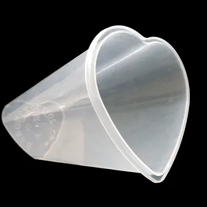 カスタマイズされた500 ml透明PP使い捨てプラスチックハート型飲料カップ蓋付き